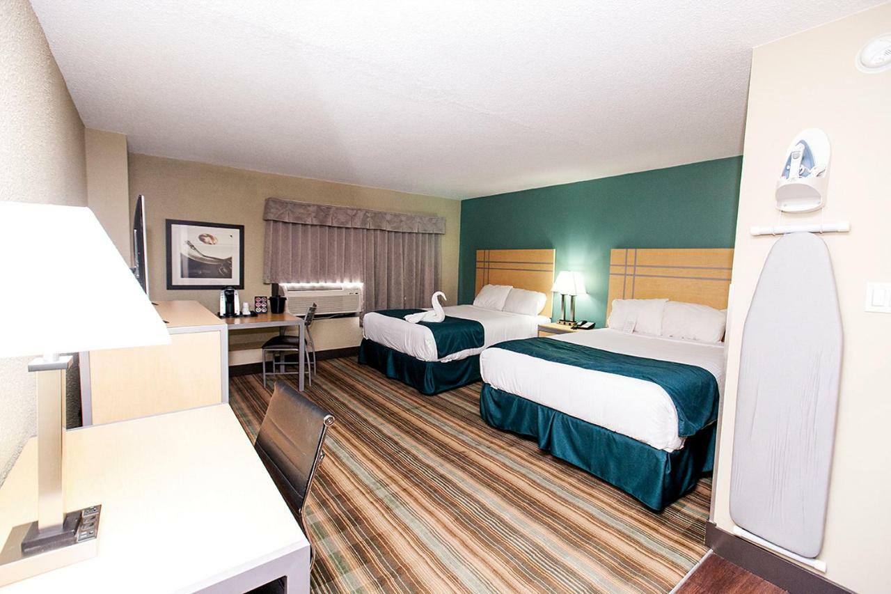 Ramada By Wyndham Edmonton Yellowhead Nw Exteriér fotografie